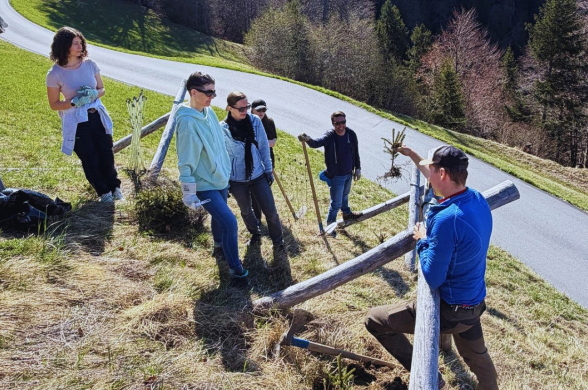 bb Team am Tree Plant Day im Prättigau