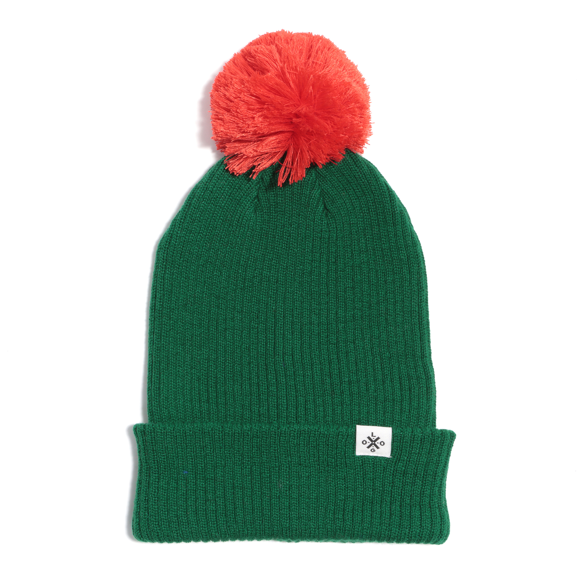 Bonnet tricoté avec pompon et étiquette tissée