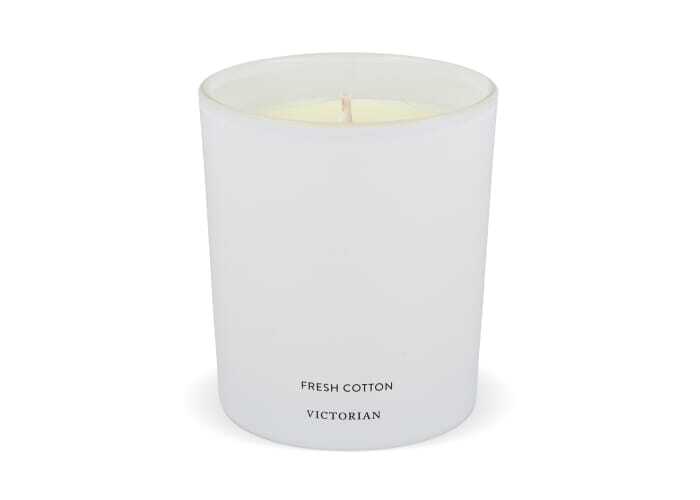 Scented candle made from 90% soy wax/10% vegetable oil with a fresh cotton scent