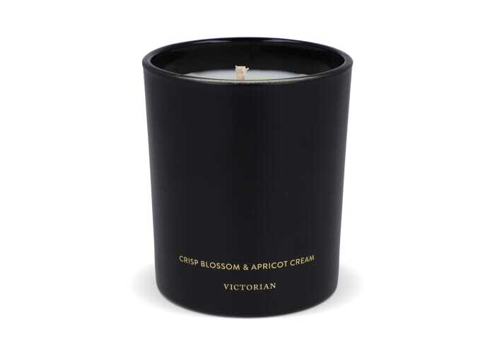 Scented candle 90% soy wax/10% vegetable oil with blossom and apricot fragrance