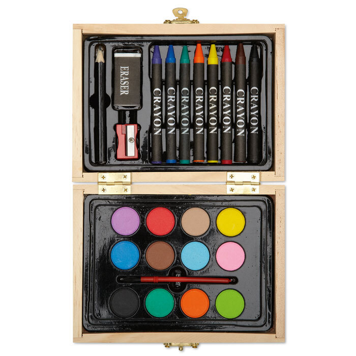 Set de peinture avec crayons de cire et peinture à l'eau dans une boîte en bois