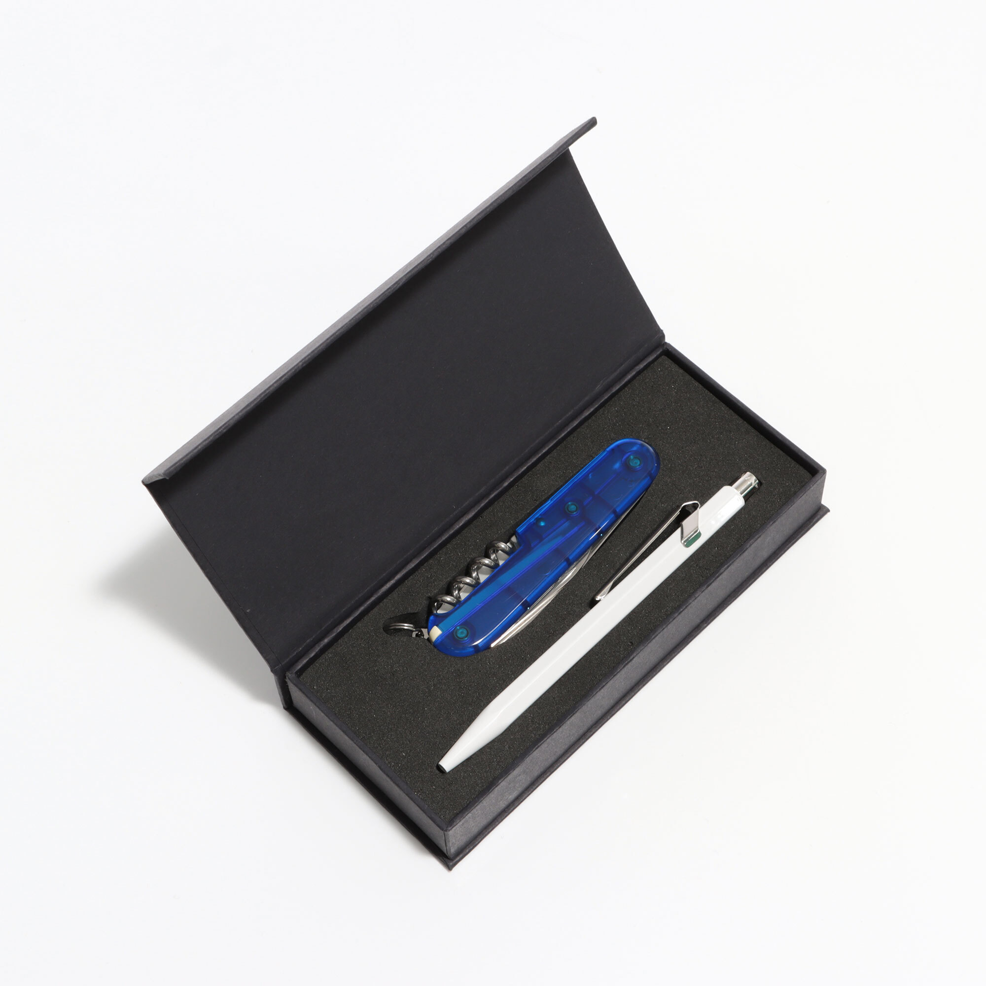 bb trading werbeartikel ag - Caran d'Ache & Victorinox Set in Magnetbox