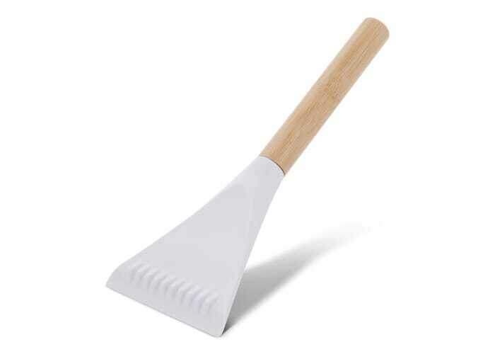 bb trading werbeartikel ag - Recycled plastic ice scraper with engravable bamboo handle
