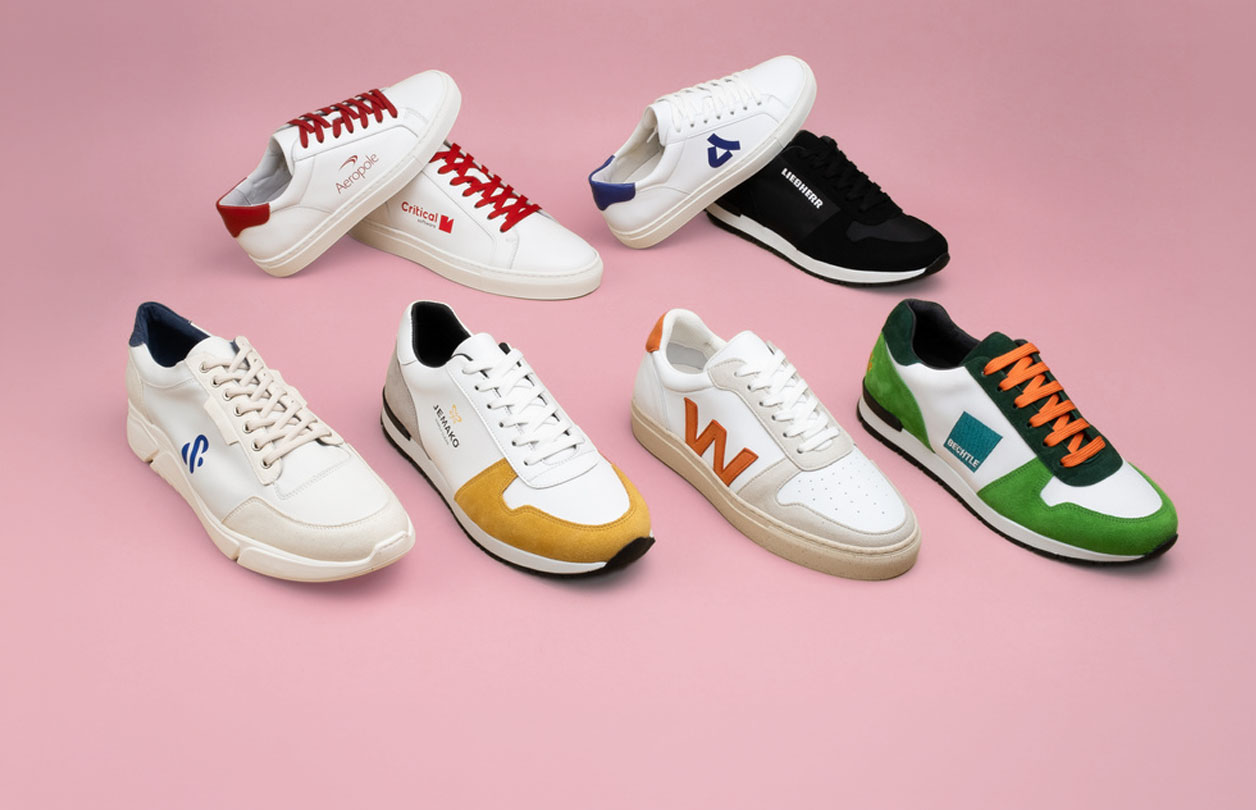 Baskets modernes avec logo personnalisé, disponibles dans différents designs et coloris pour la mode d'entreprise, le merchandising et les actions promotionnelles.