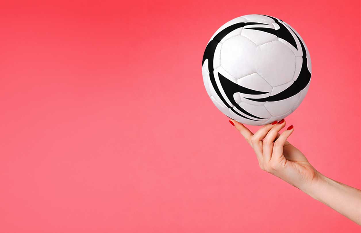 Werbeartikel zur Fussball WM mit Fanartikeln wie Schals Fahnen und Giveaways